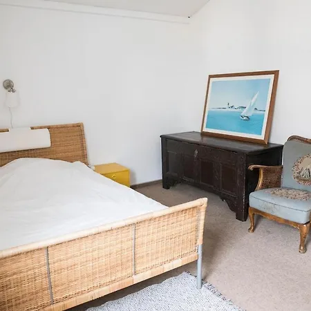 Cozy Bright Apartment- Large & *