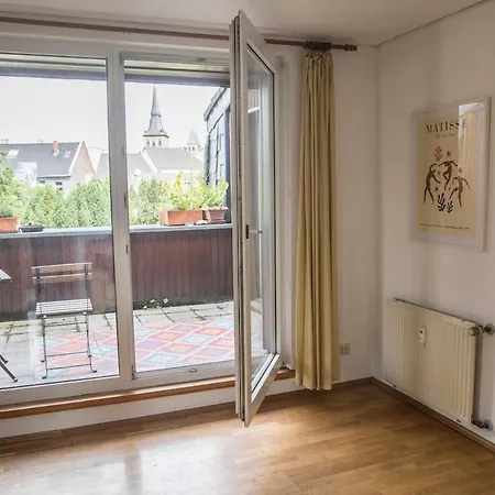 Cozy Bright Apartment- Large &