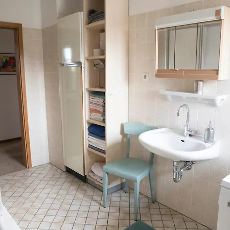 Cozy Bright Apartment- Large &