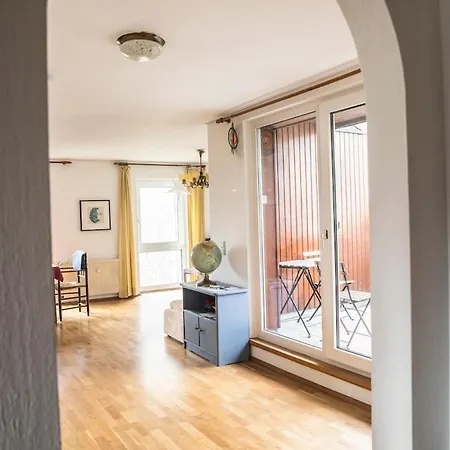 Cozy Bright Apartment- Large & *