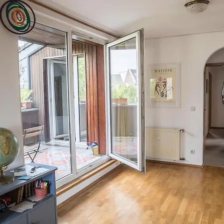 Apartment Cozy Bright Apartment- Large & Niederdorla