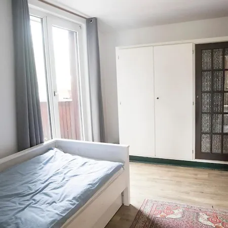 Apartment Cozy Bright Apartment- Large & Niederdorla