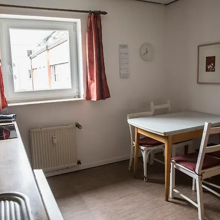 Apartment Cozy Bright Apartment- Large & Niederdorla