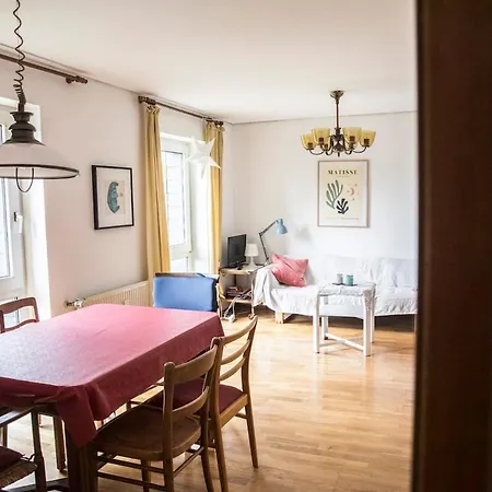 Cozy Bright Apartment- Large & Apartment Niederdorla