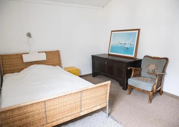 Cozy Bright Apartment- Large & *