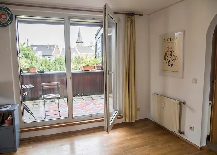 Cozy Bright Apartment- Large &