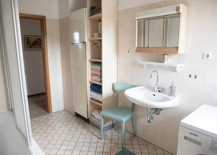 Cozy Bright Apartment- Large &