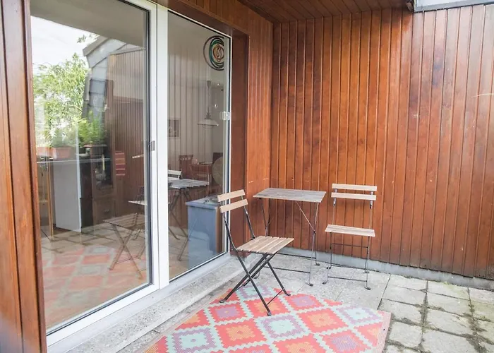 Cozy Bright Apartment- Large & *